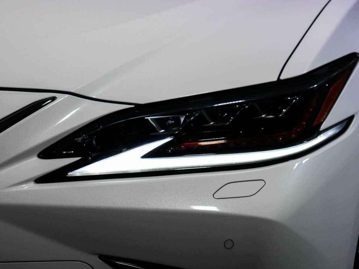 Lexus ES с пробегом — 2018 год. Фото: #15
