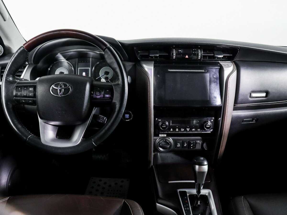 Toyota Fortuner с пробегом — 2018 год. Фото: #8