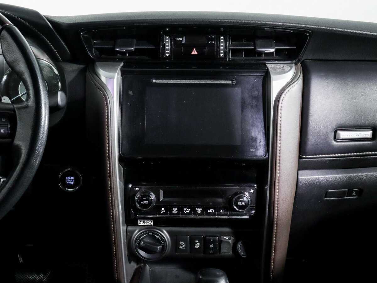 Toyota Fortuner с пробегом — 2018 год. Фото: #9
