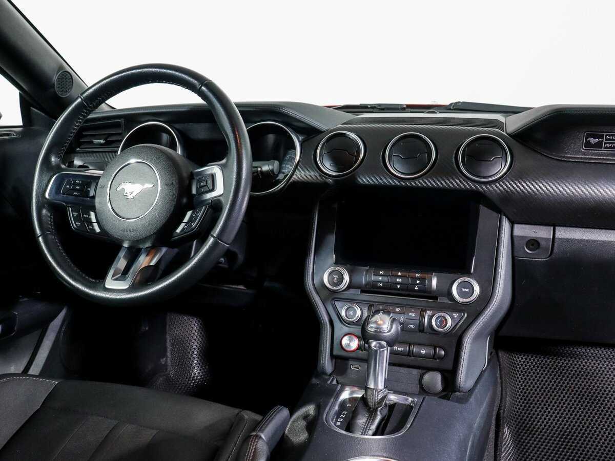 Ford Mustang с пробегом — 2020 год. Фото: #8