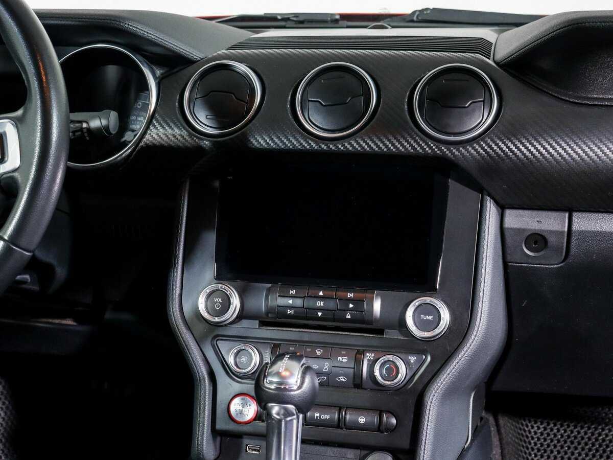 Ford Mustang с пробегом — 2020 год. Фото: #9