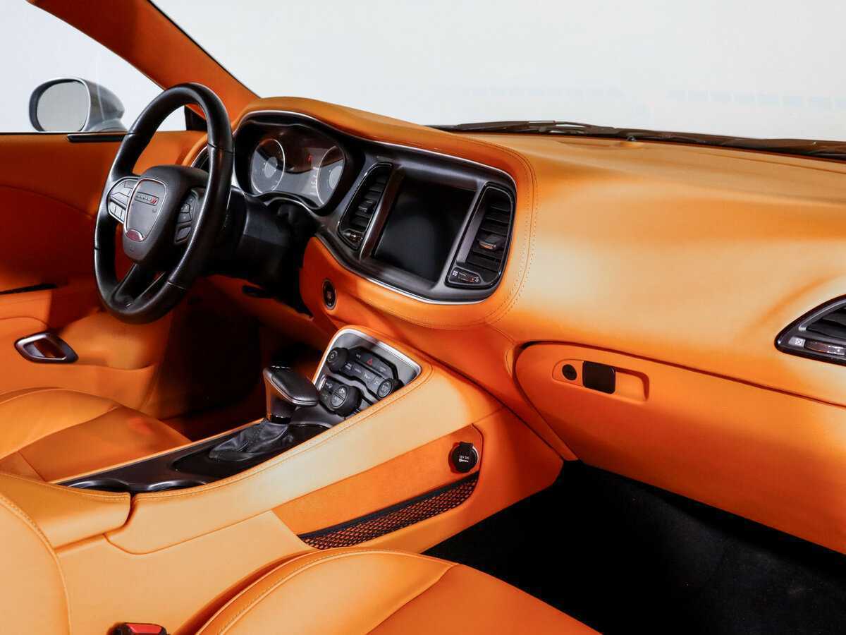 Dodge Challenger с пробегом — 2022 год. Фото: #8