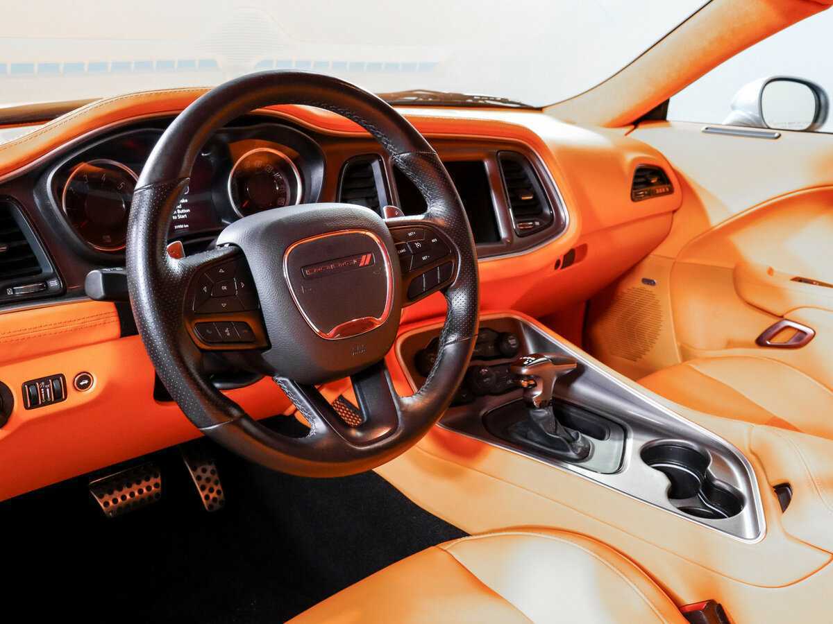 Dodge Challenger с пробегом — 2022 год. Фото: #13