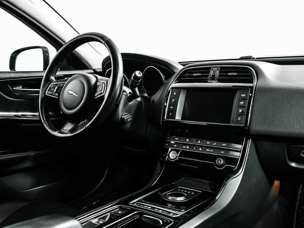 Jaguar XE с пробегом — 2018 год. Фото: #8