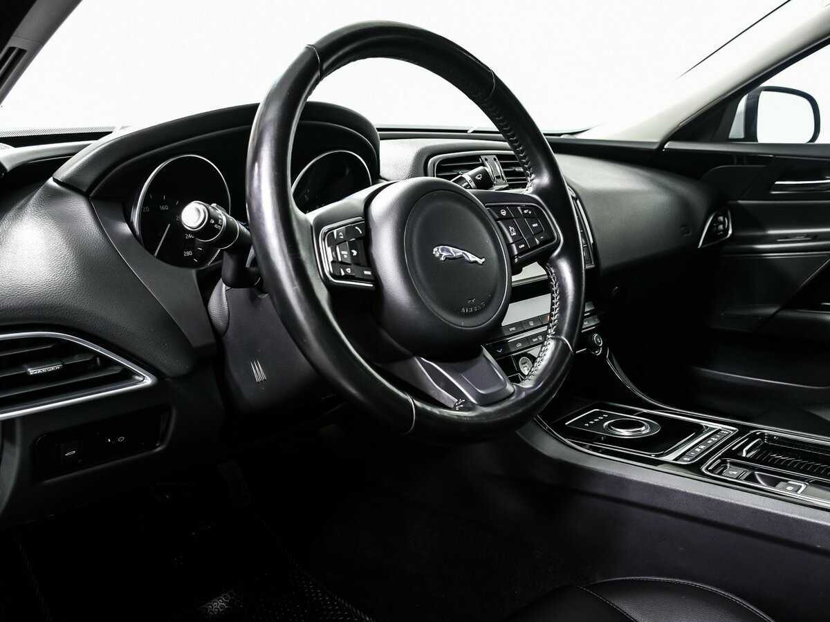 Jaguar XE с пробегом — 2018 год. Фото: #11