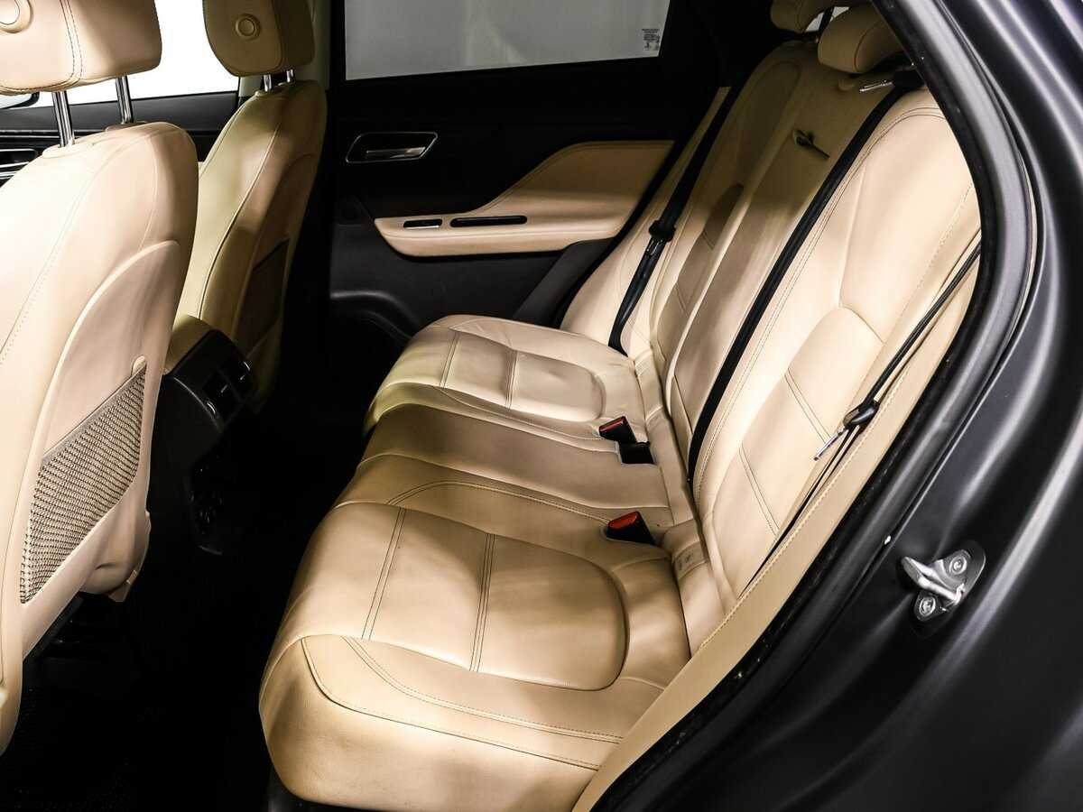 Jaguar F-Pace с пробегом — 2016 год. Фото: #12