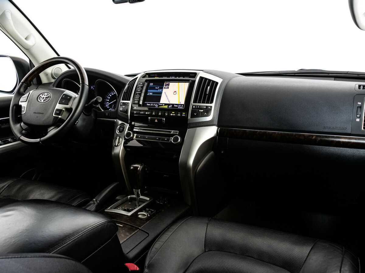 Toyota Land Cruiser с пробегом — 2013 год. Фото: #10