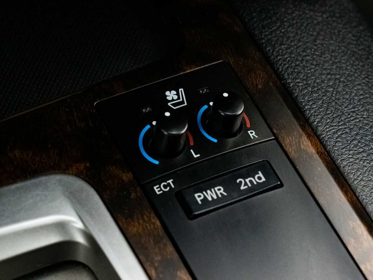 Toyota Land Cruiser с пробегом — 2013 год. Фото: #20