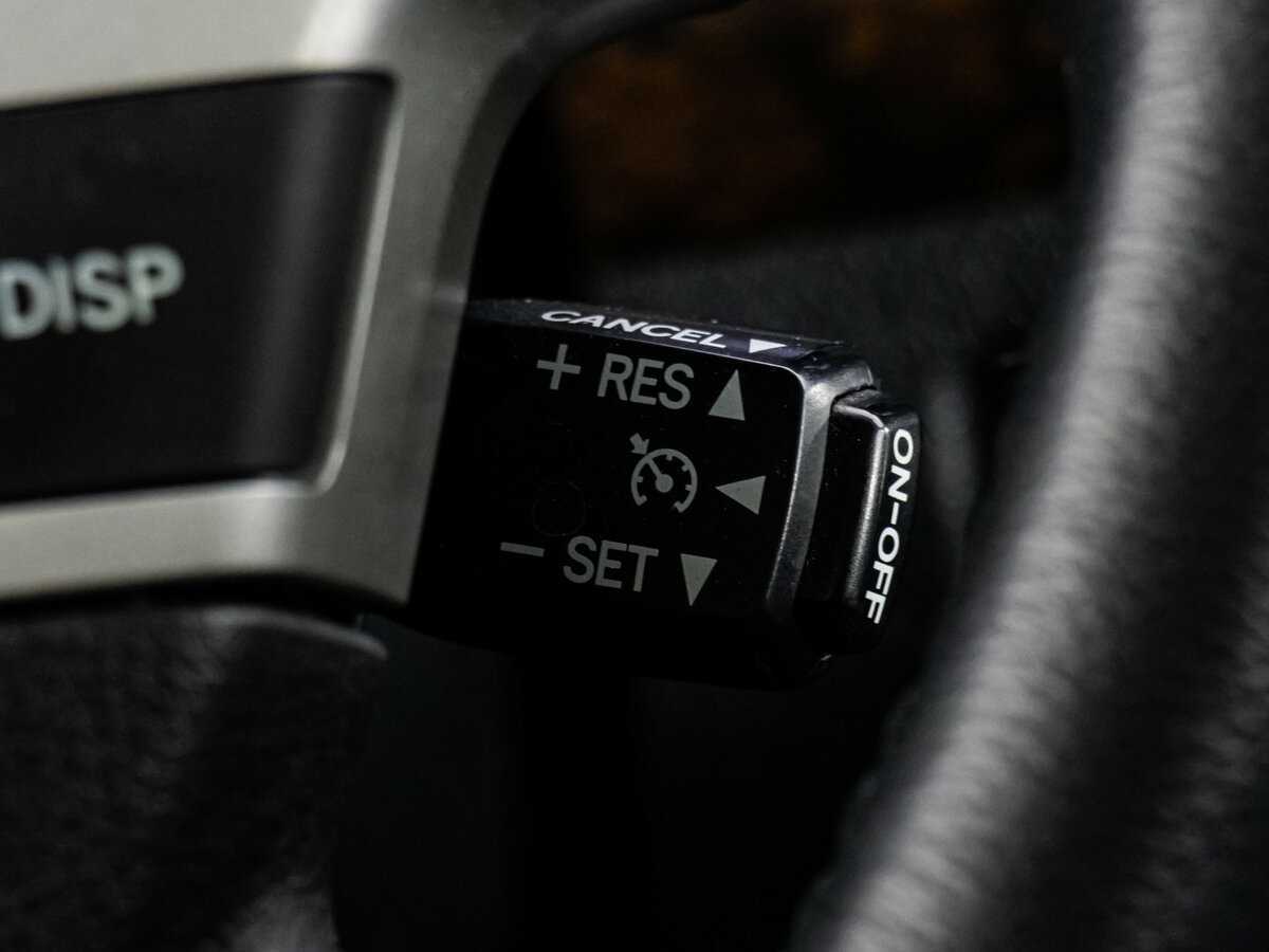 Toyota Land Cruiser с пробегом — 2012 год. Фото: #13