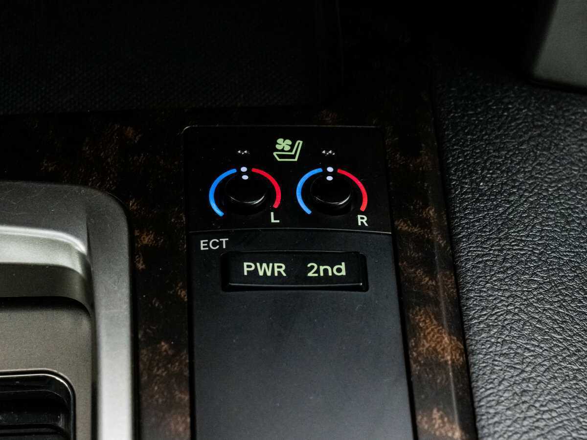 Toyota Land Cruiser с пробегом — 2012 год. Фото: #23