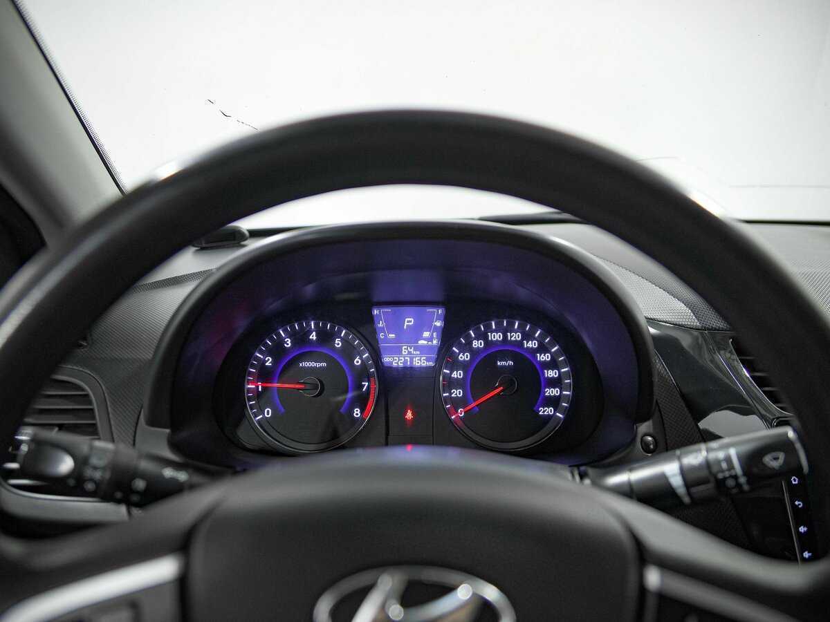 Hyundai Solaris с пробегом — 2012 год. Фото: #5