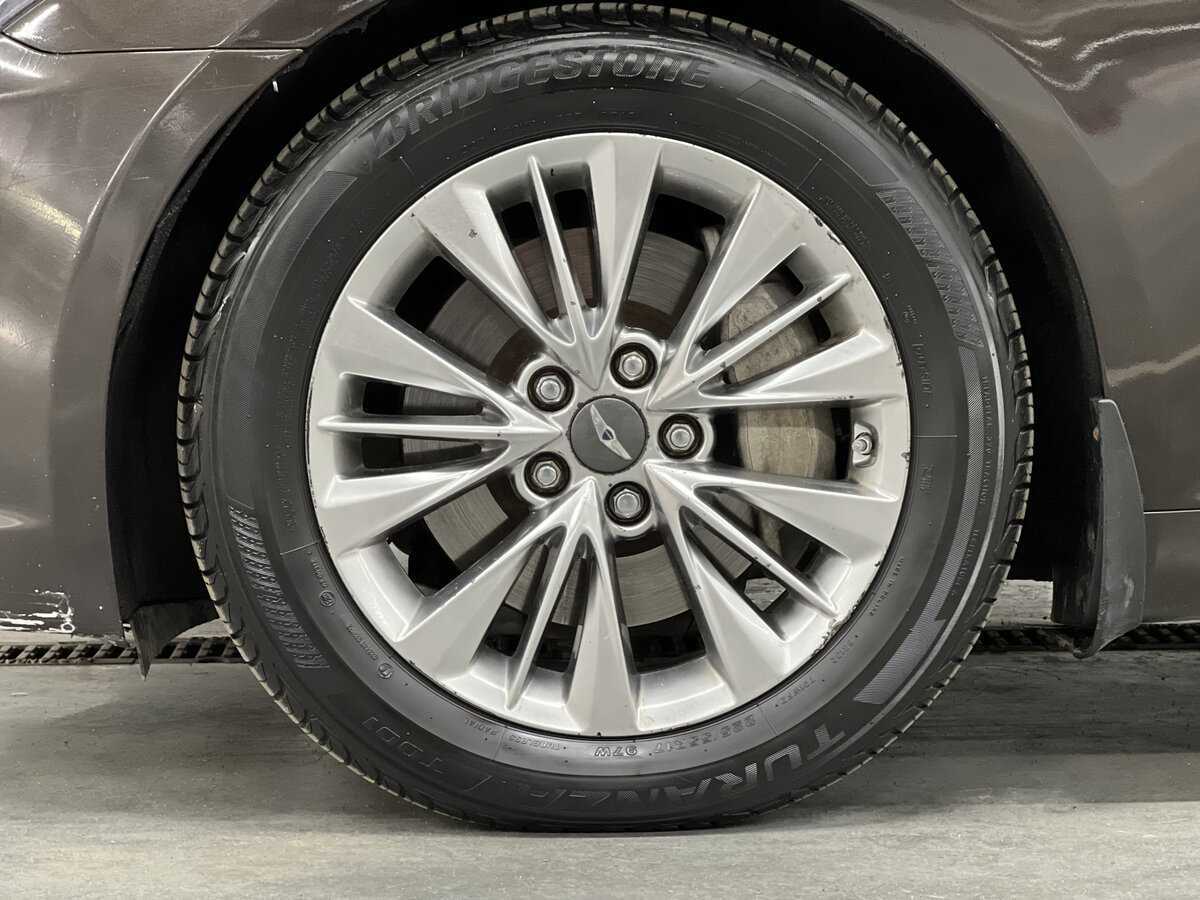 Hyundai Genesis с пробегом — 2014 год. Фото: #16