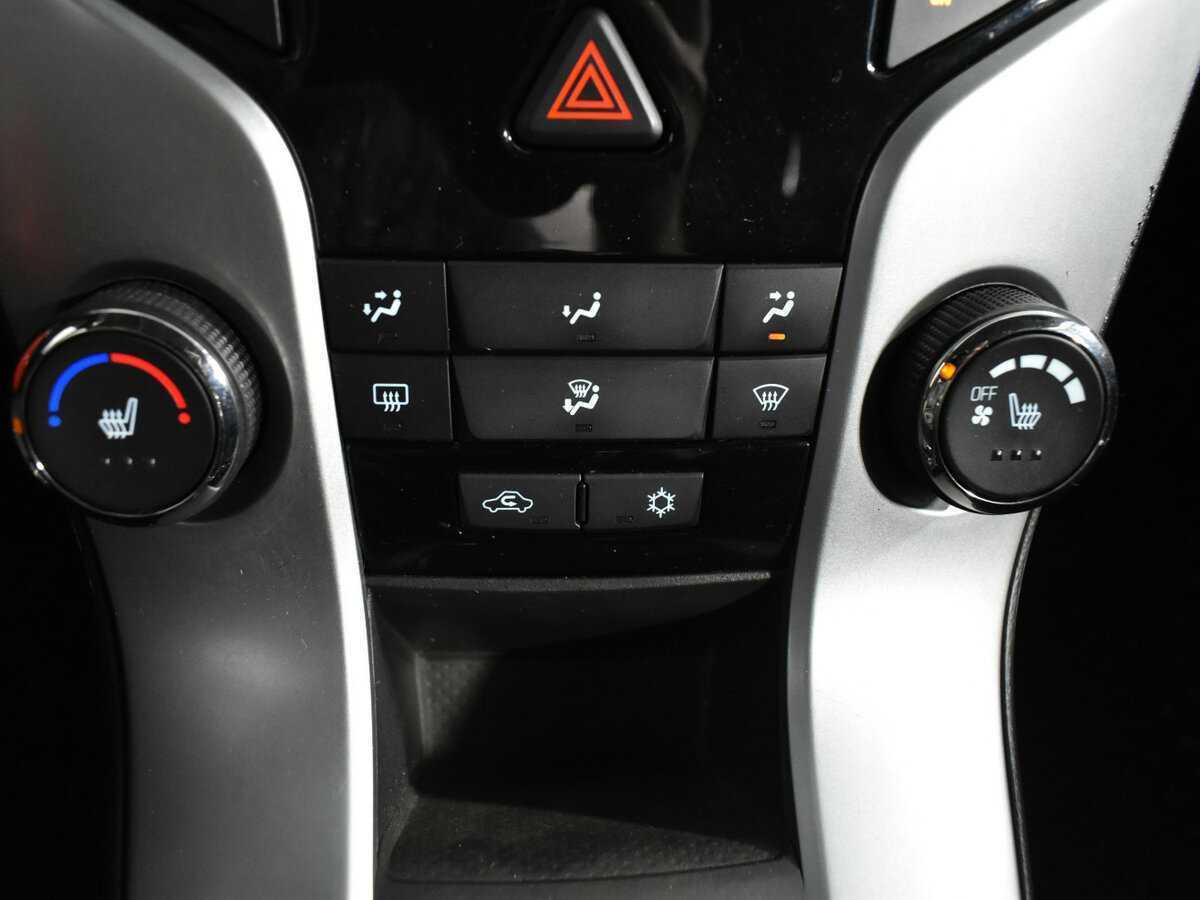 Chevrolet Cruze с пробегом — 2011 год. Фото: #15