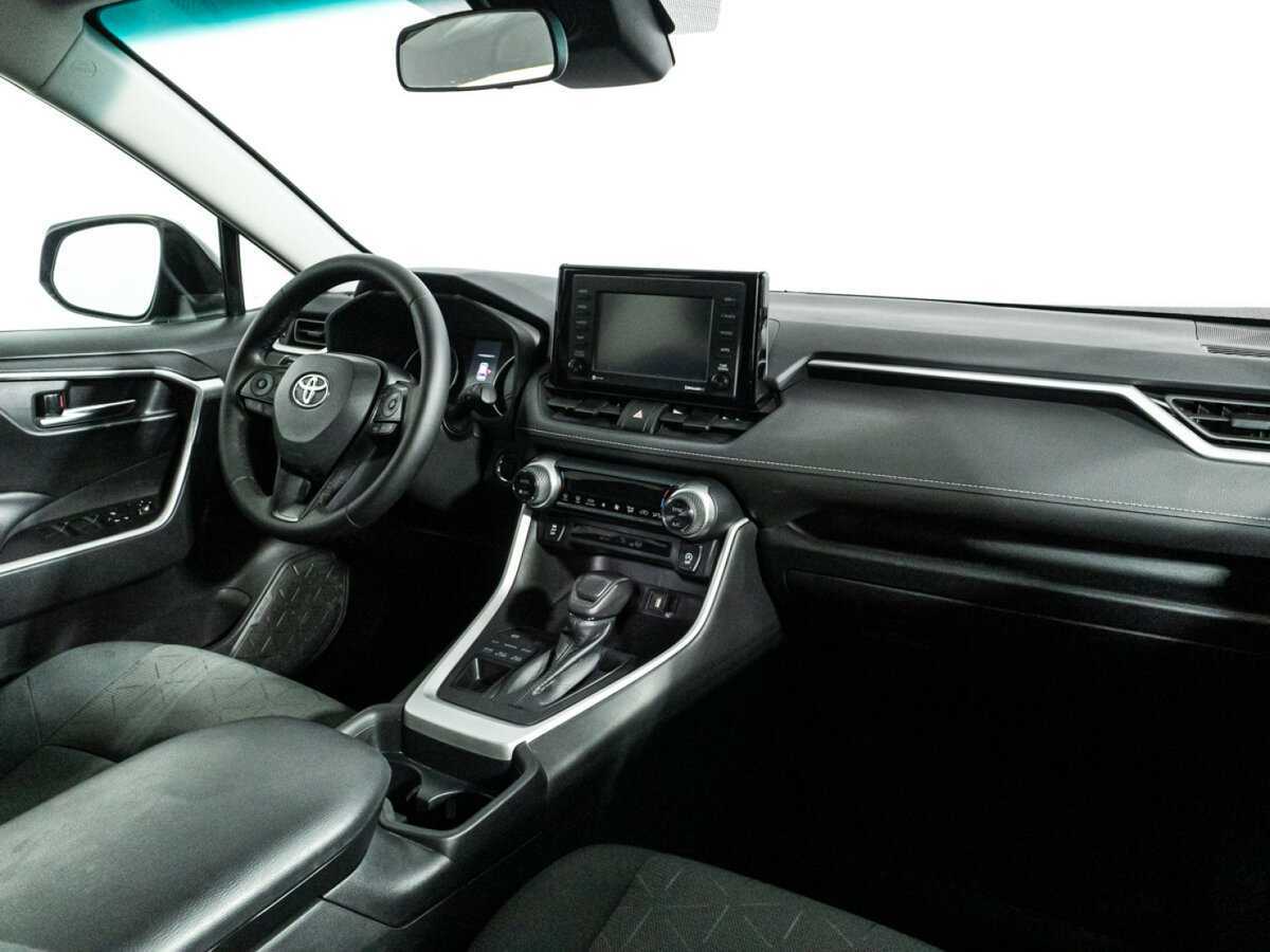 Toyota RAV4 с пробегом — 2021 год. Фото: #8