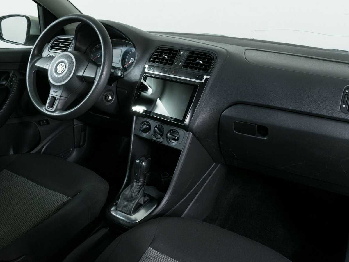 Volkswagen Polo с пробегом — 2011 год. Фото: #6