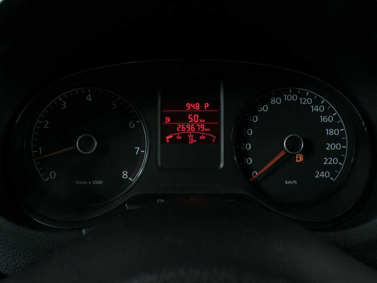 Volkswagen Polo с пробегом — 2011 год. Фото: #9