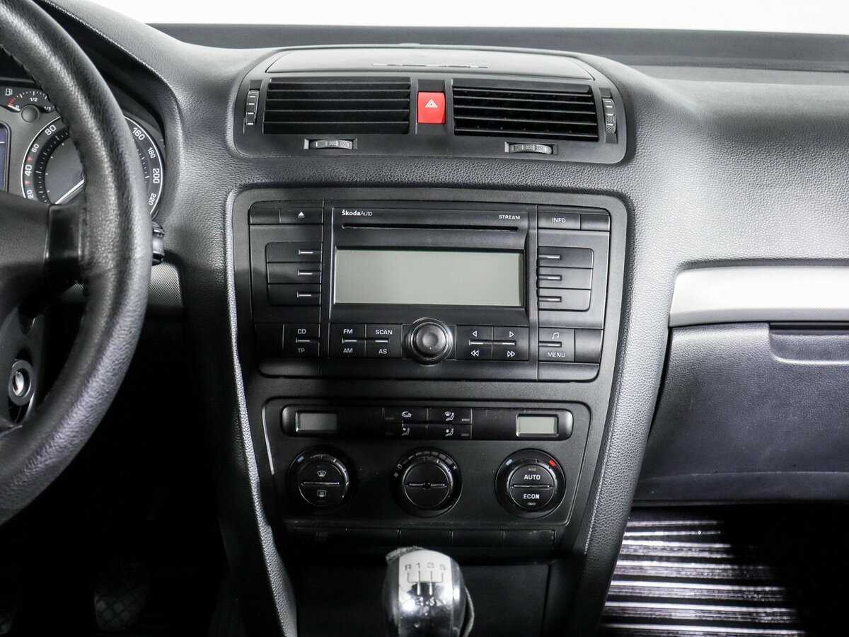 Skoda Octavia с пробегом — 2005 год. Фото: #12