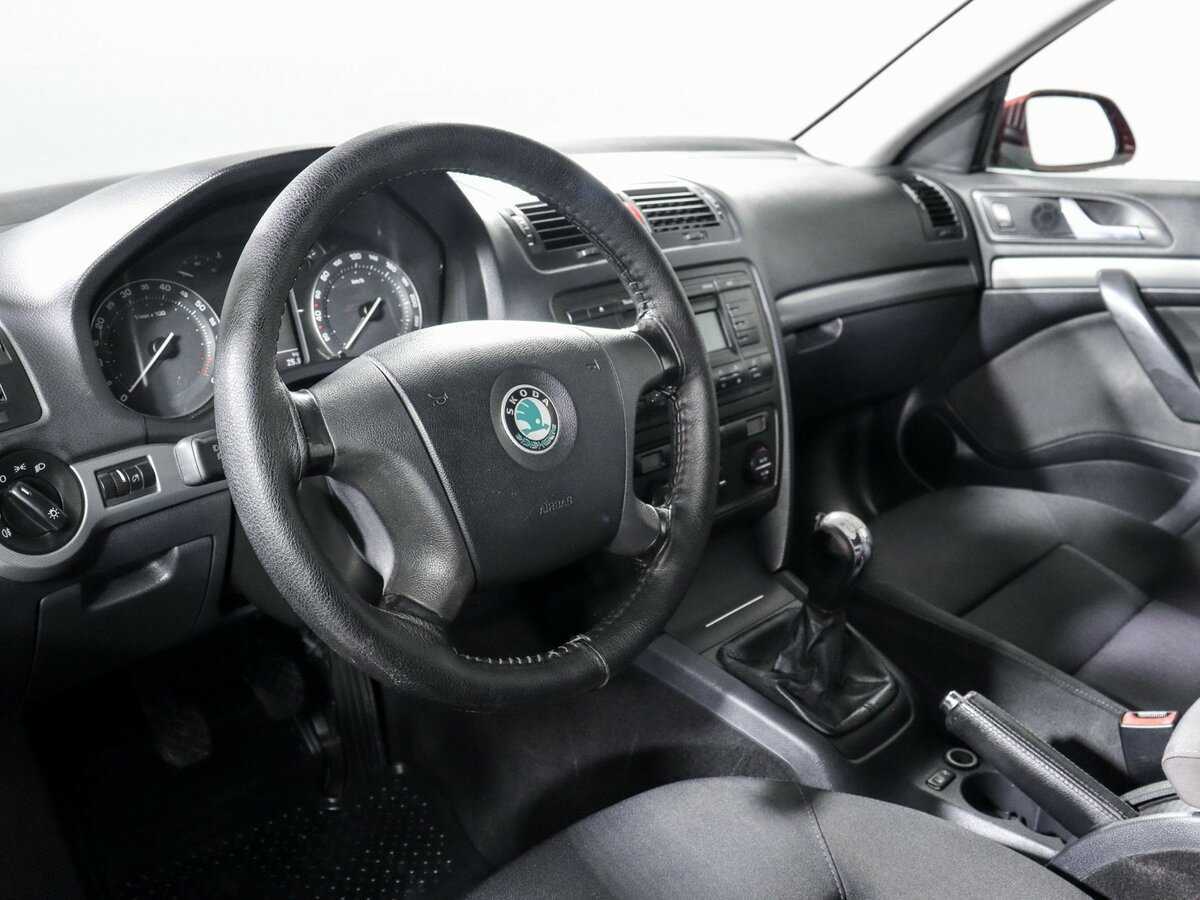 Skoda Octavia с пробегом — 2005 год. Фото: #13