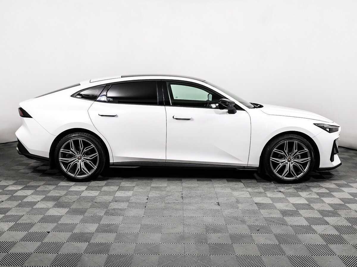 Changan UNI-V с пробегом — 2023 год. Фото: #3