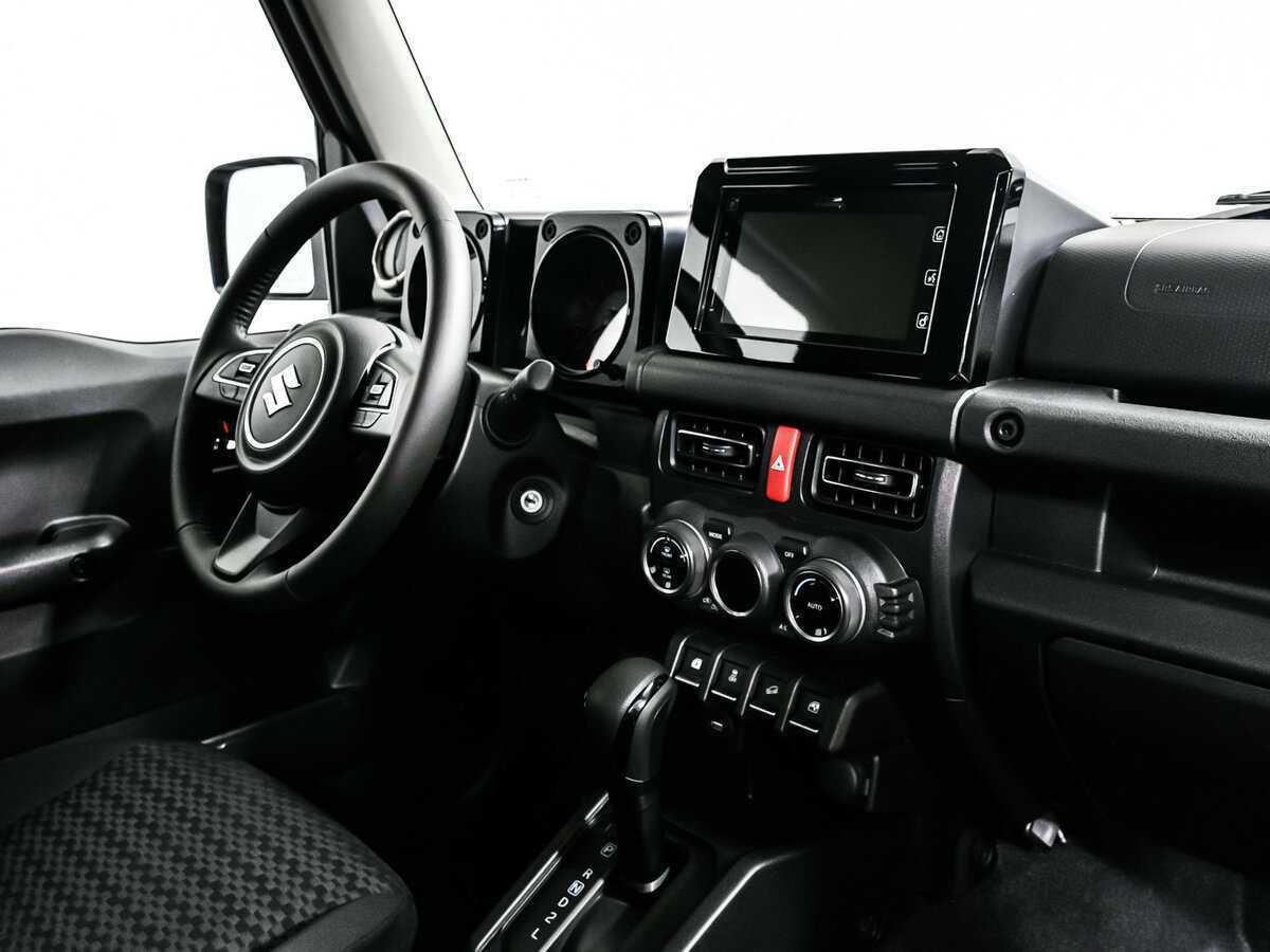 Suzuki Jimny с пробегом — 2024 год. Фото: #8