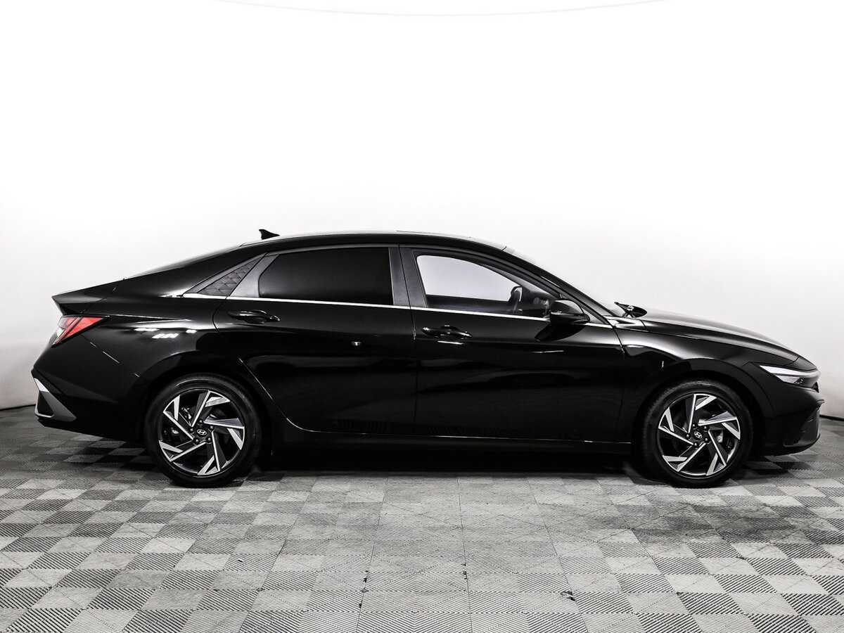 Hyundai Elantra с пробегом — 2024 год. Фото: #3