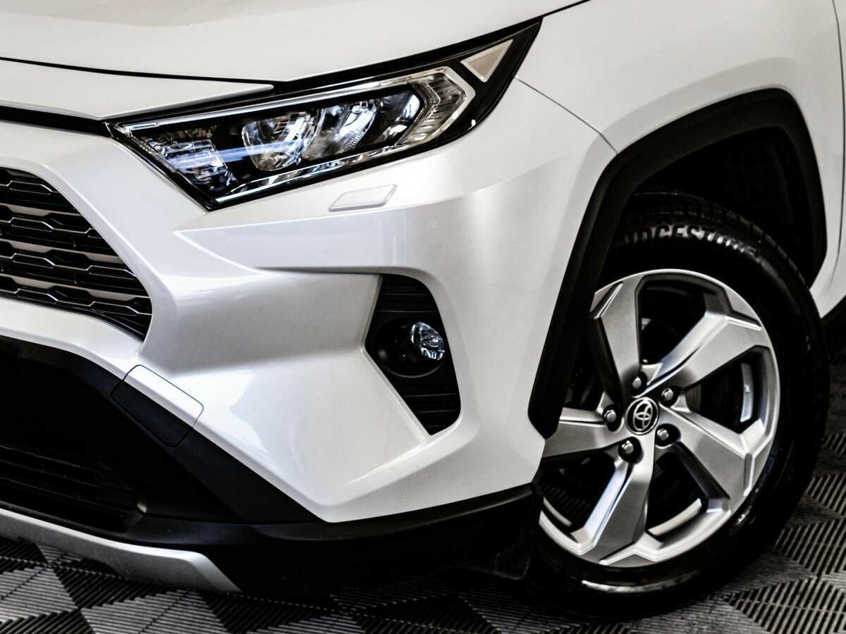 Toyota RAV4 с пробегом — 2020 год. Фото: #1