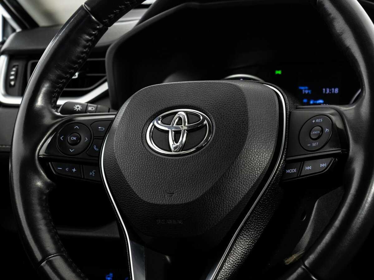 Toyota RAV4 с пробегом — 2020 год. Фото: #9