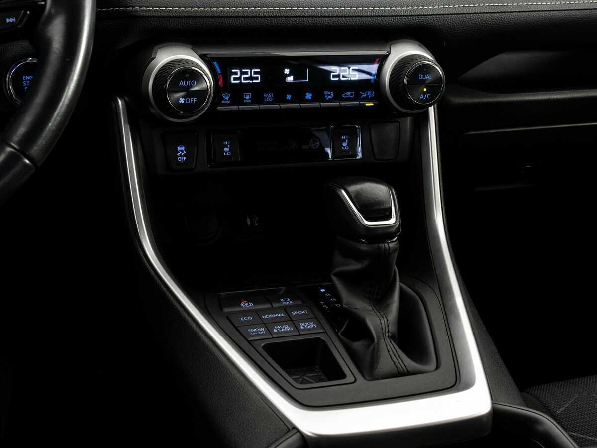 Toyota RAV4 с пробегом — 2020 год. Фото: #10