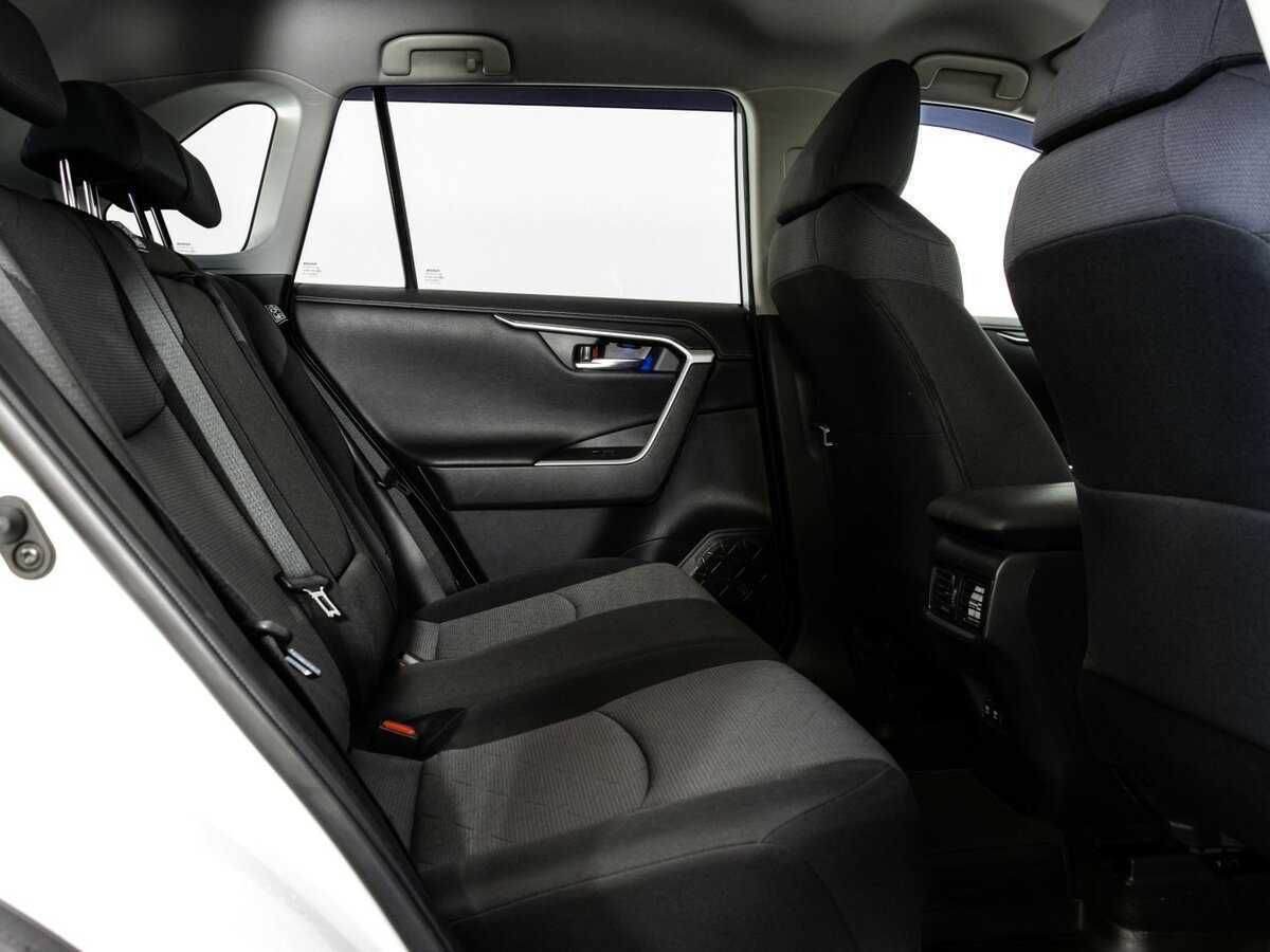 Toyota RAV4 с пробегом — 2020 год. Фото: #14