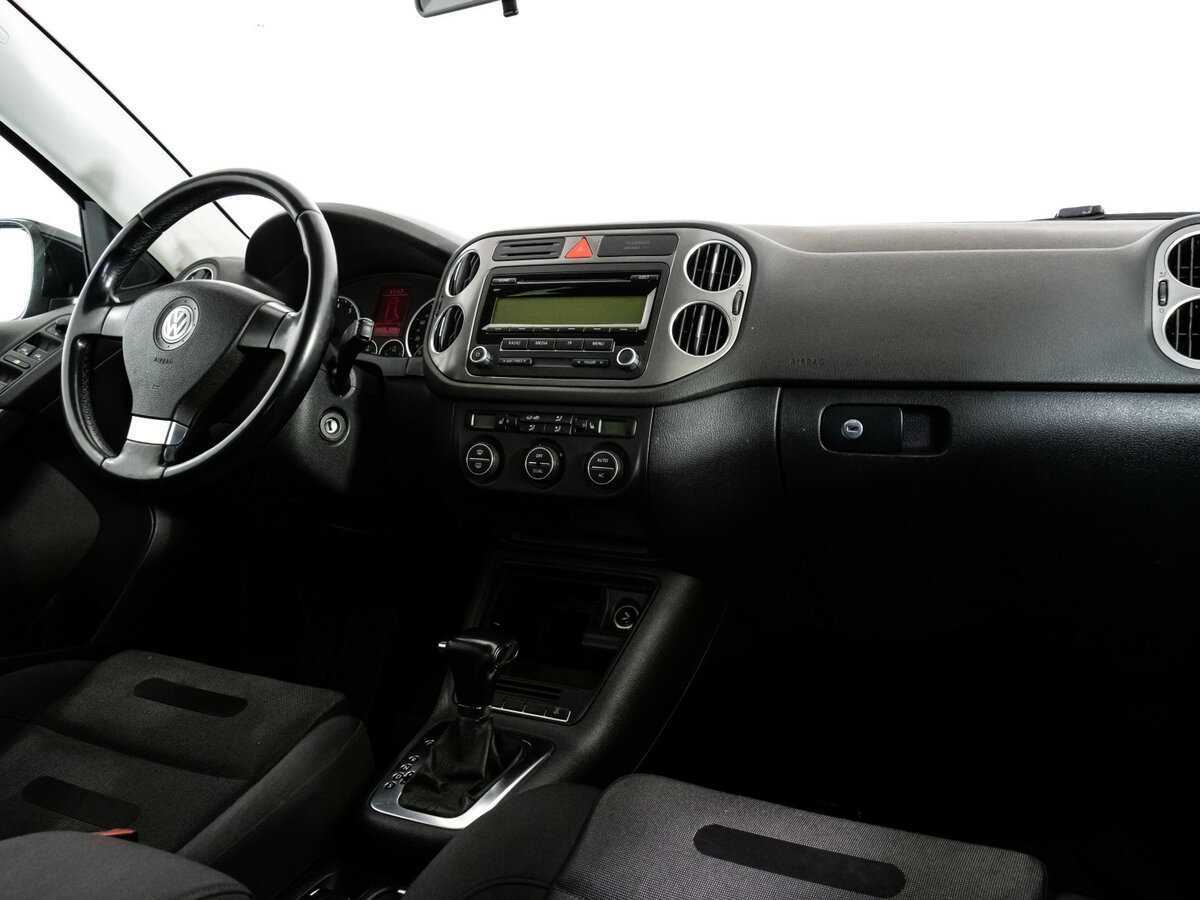 Volkswagen Tiguan с пробегом — 2008 год. Фото: #6