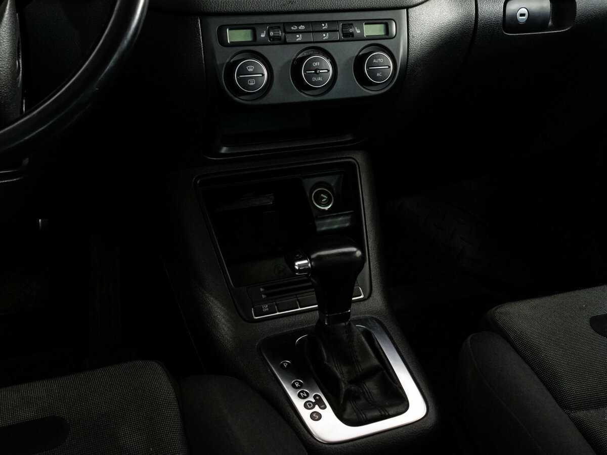 Volkswagen Tiguan с пробегом — 2008 год. Фото: #9
