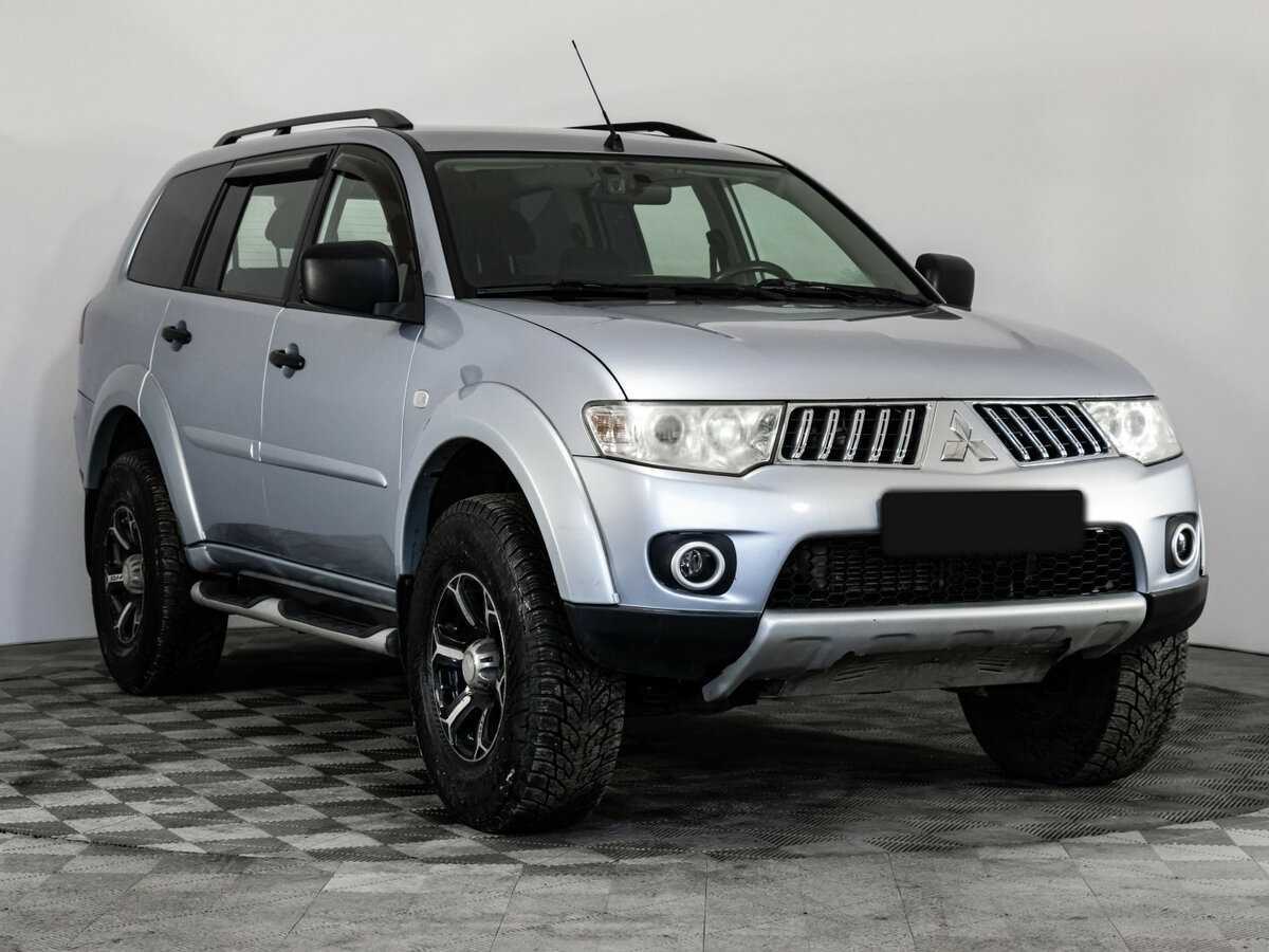 Mitsubishi Pajero Sport с пробегом — 2011 год. Фото: #2