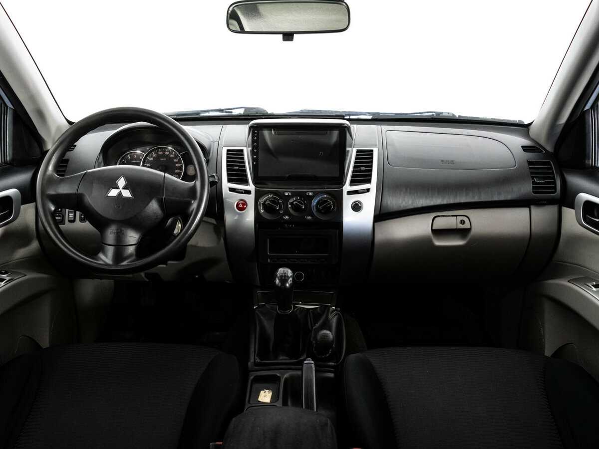 Mitsubishi Pajero Sport с пробегом — 2011 год. Фото: #7