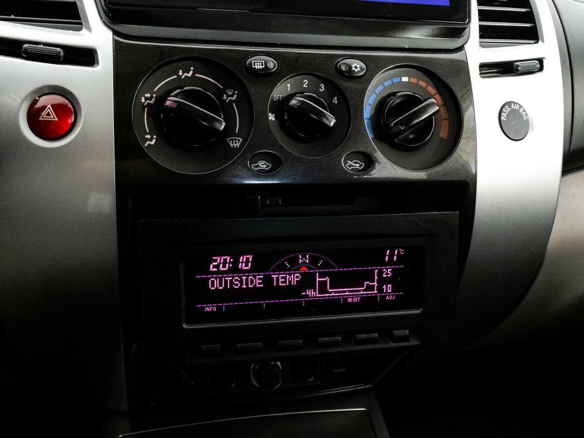 Mitsubishi Pajero Sport с пробегом — 2011 год. Фото: #10