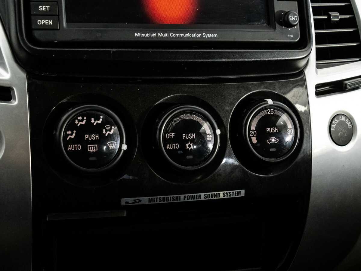 Mitsubishi Pajero Sport с пробегом — 2010 год. Фото: #9