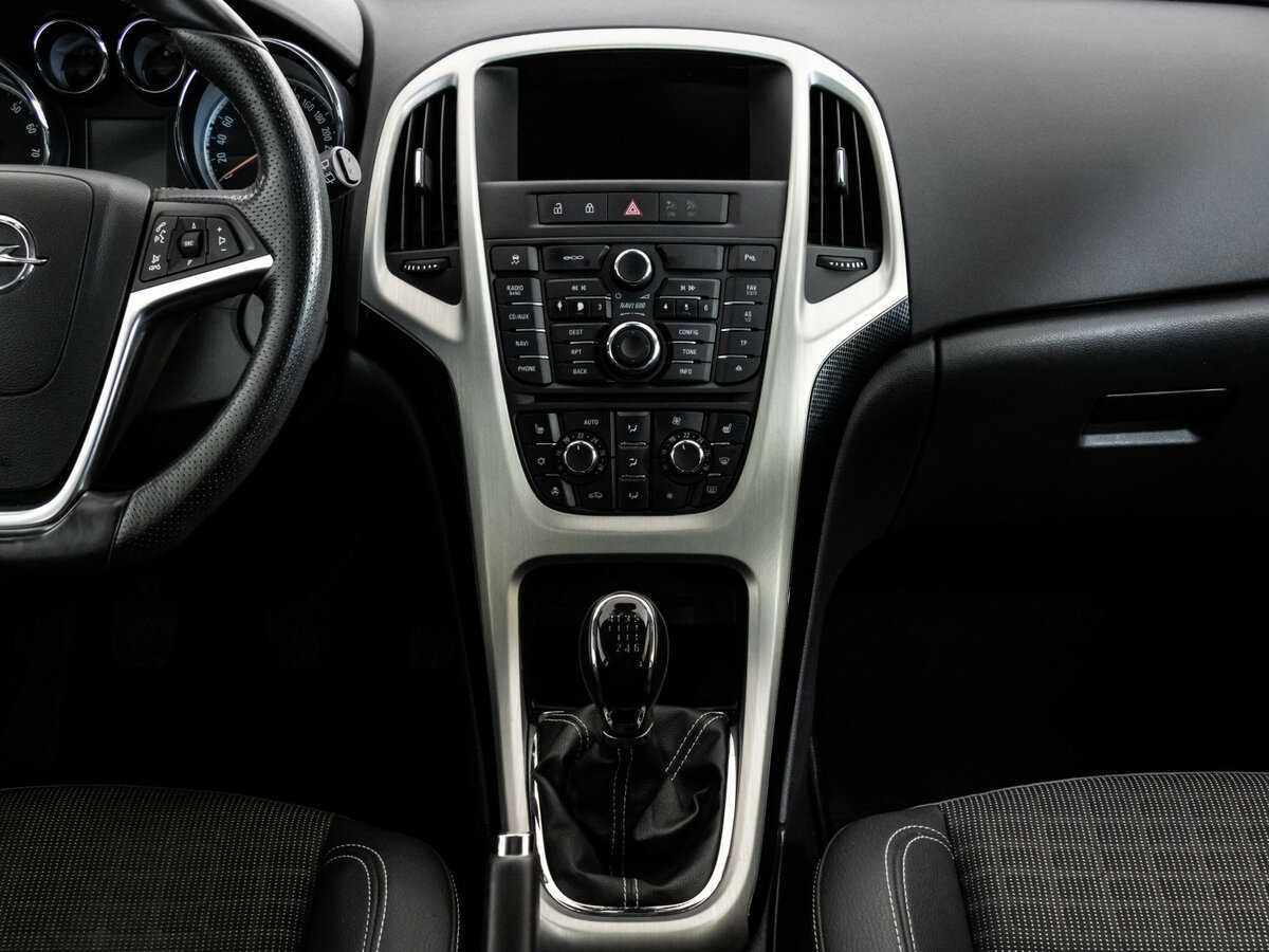 Opel Astra с пробегом — 2012 год. Фото: #11