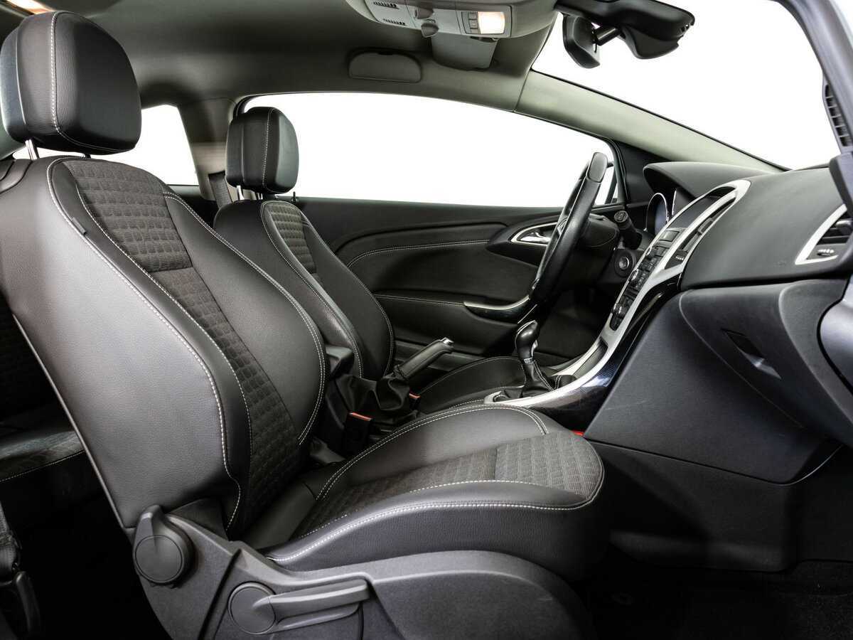 Opel Astra с пробегом — 2012 год. Фото: #13