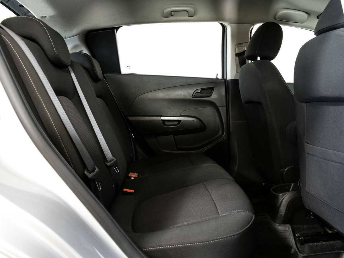 Chevrolet Aveo с пробегом — 2013 год. Фото: #17