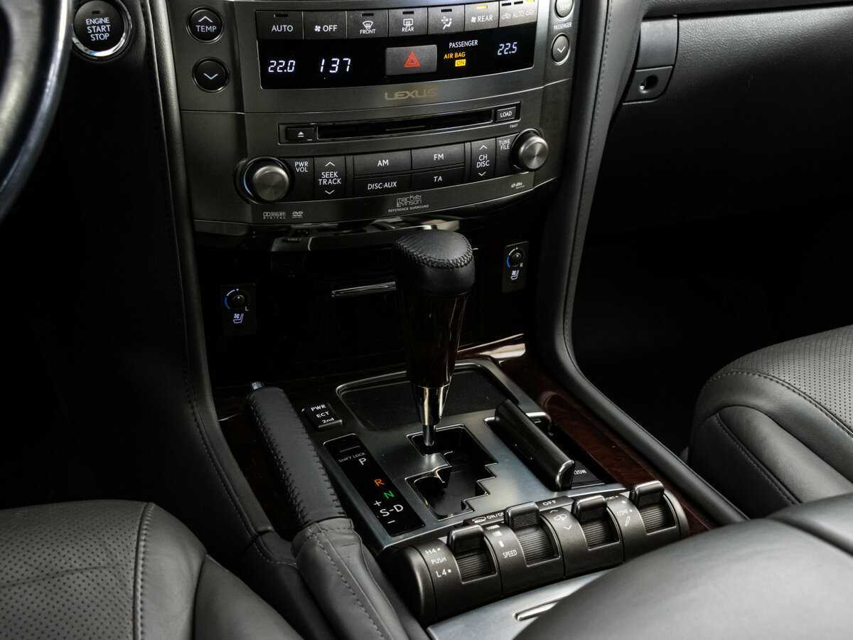 Lexus LX с пробегом — 2008 год. Фото: #10