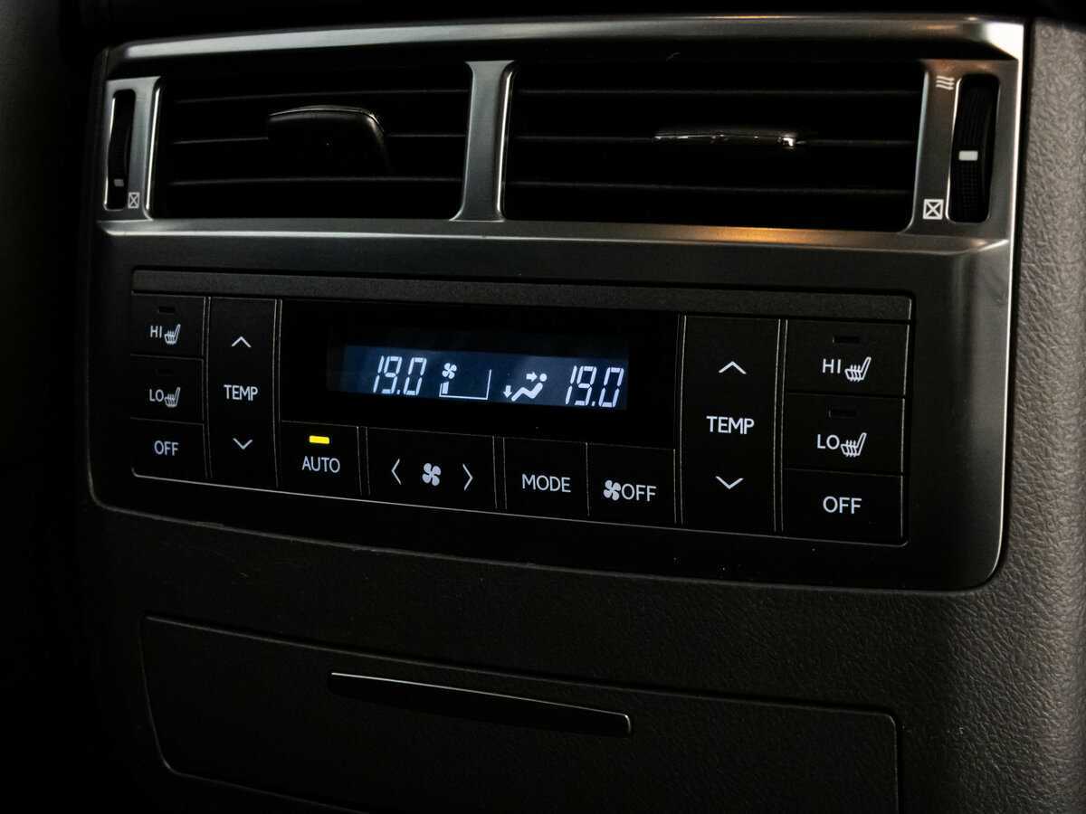 Lexus LX с пробегом — 2008 год. Фото: #16