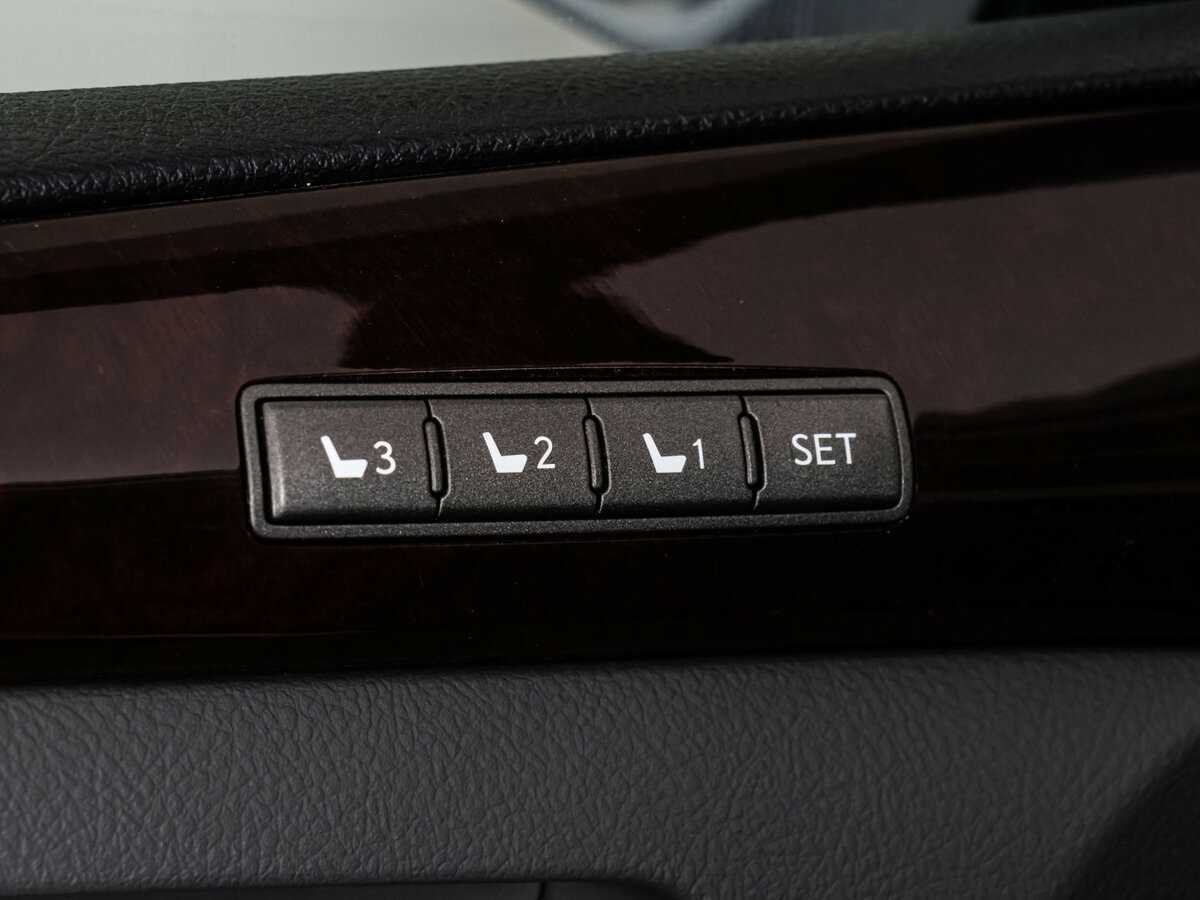 Lexus LX с пробегом — 2008 год. Фото: #25