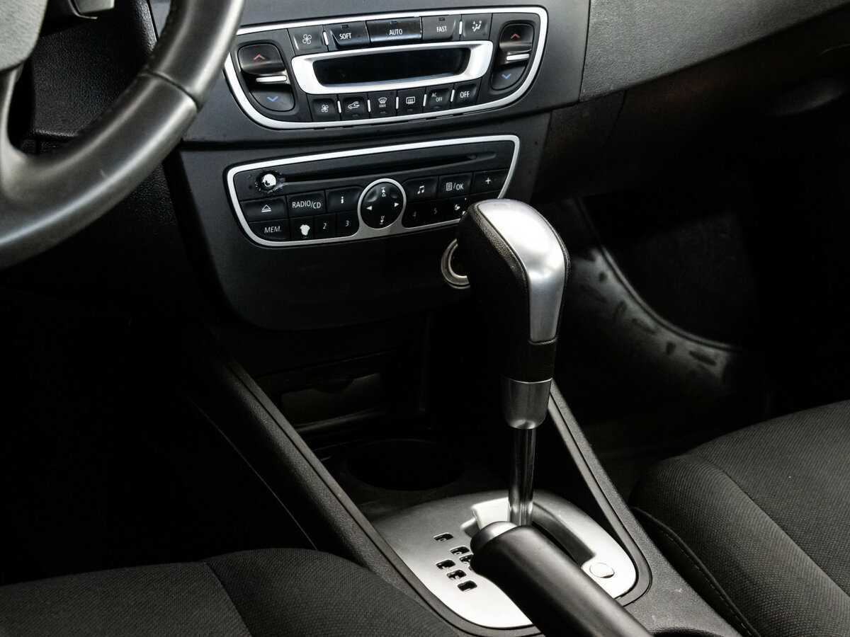 Renault Fluence с пробегом — 2011 год. Фото: #9
