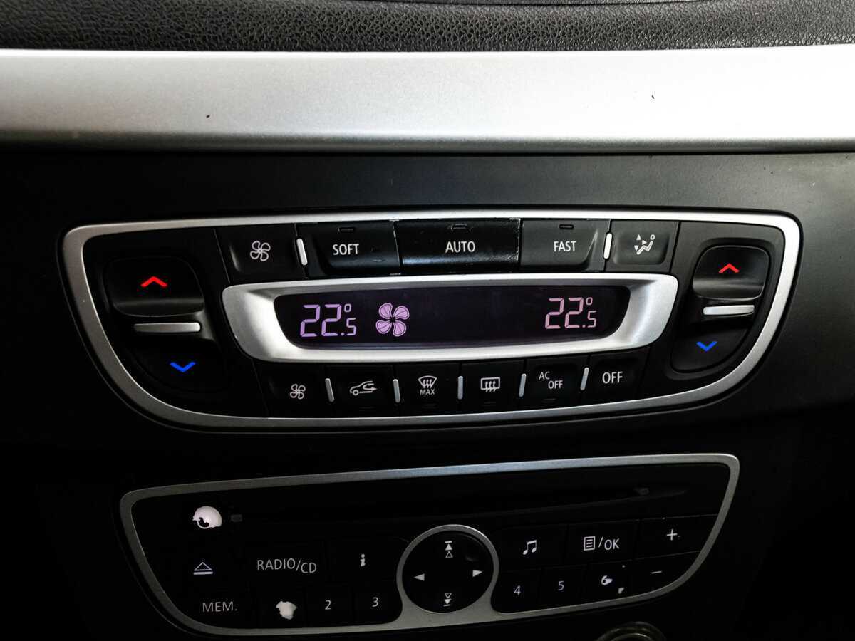 Renault Fluence с пробегом — 2011 год. Фото: #10