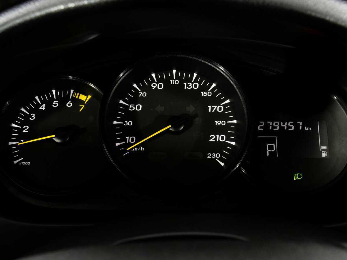 Renault Fluence с пробегом — 2011 год. Фото: #13