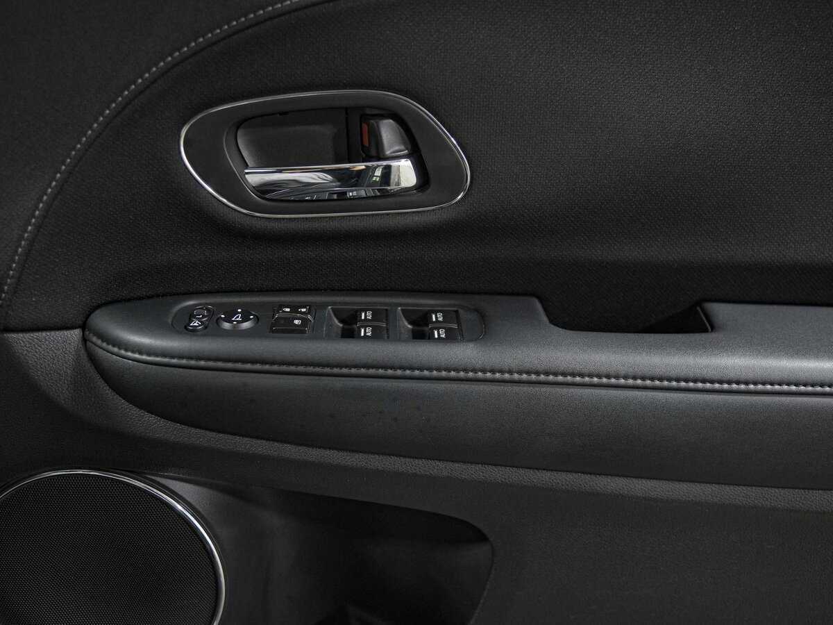 Honda Vezel с пробегом — 2014 год. Фото: #12