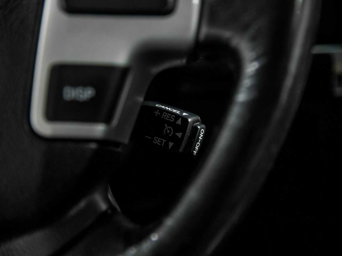 Toyota Land Cruiser с пробегом — 2015 год. Фото: #10