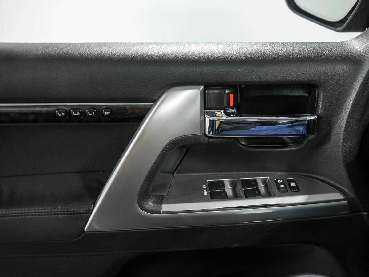 Toyota Land Cruiser с пробегом — 2015 год. Фото: #14