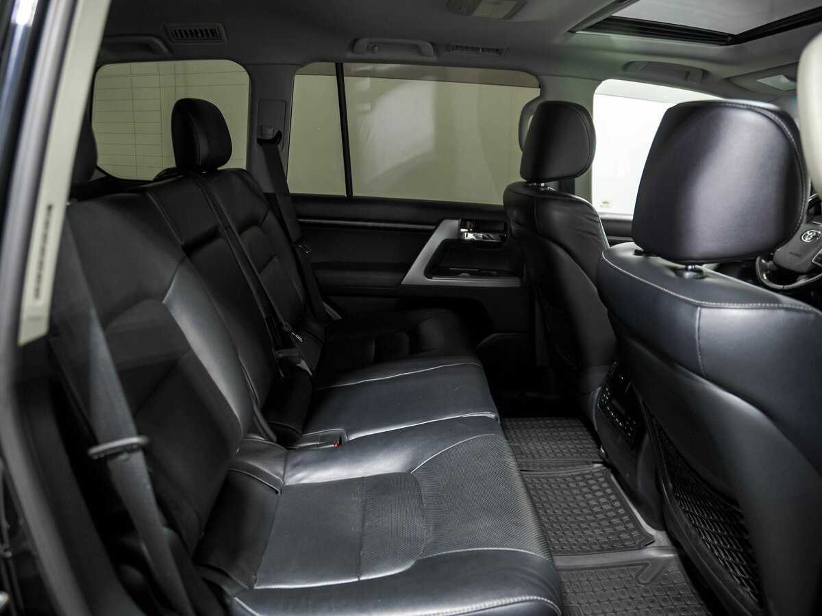 Toyota Land Cruiser с пробегом — 2015 год. Фото: #17