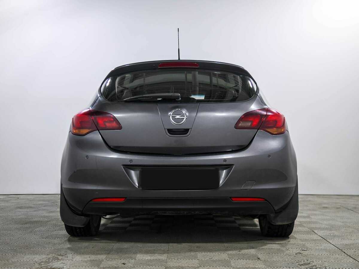 Opel Astra с пробегом — 2011 год. Фото: #4