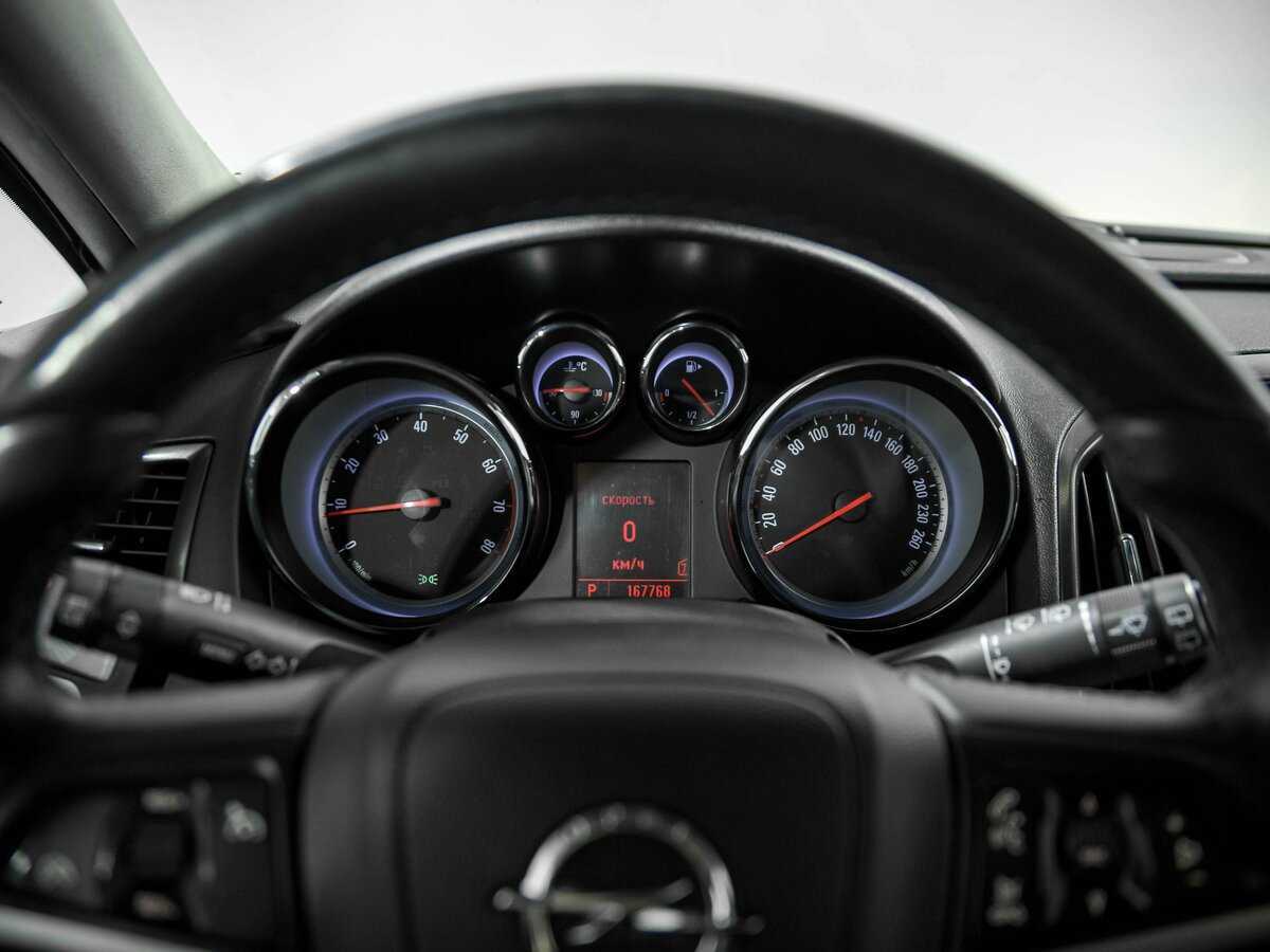 Opel Astra с пробегом — 2011 год. Фото: #6